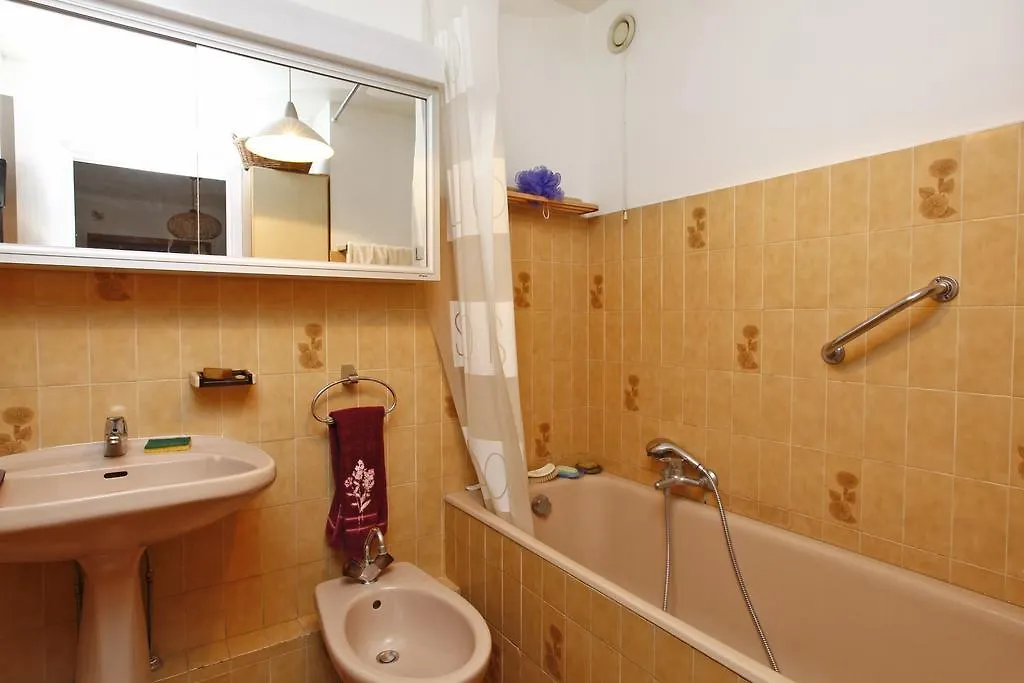 Appartement 6 Personnes Avec Terrasse Le Port Nice Apartment