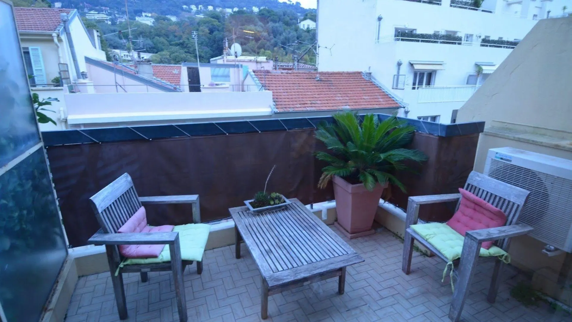 Appartement 6 Personnes Avec Terrasse Le Port Nice Apartment