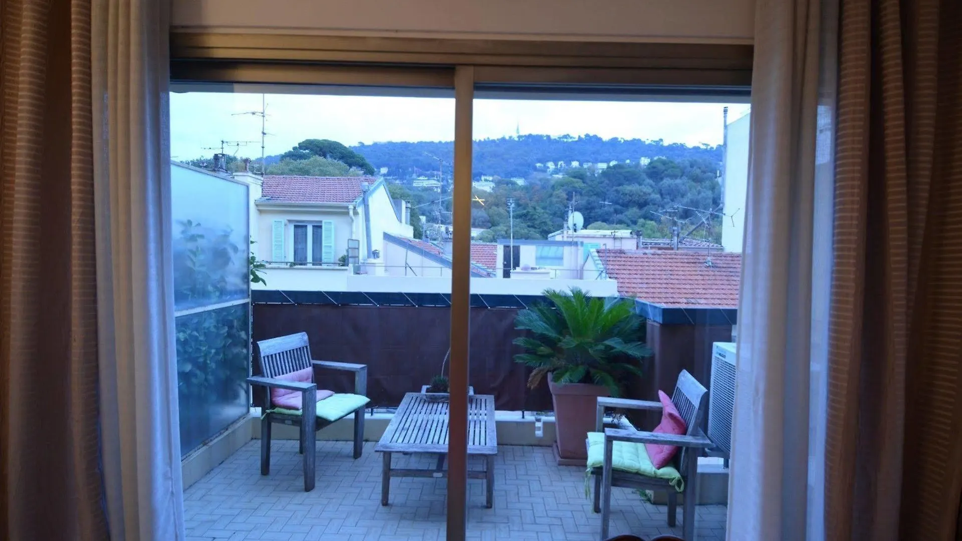 Apartment Appartement 6 Personnes Avec Terrasse Le Port Nice